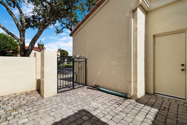2522 Deer Creek Emerald Way, Deerfield Beach, FL 33442