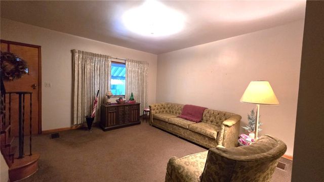 225 McKinley Avenue, East Vandergrift, PA 15629