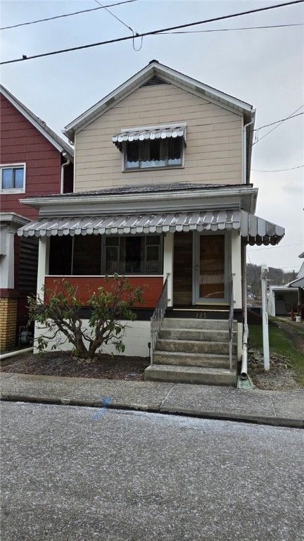 225 McKinley Avenue, East Vandergrift, PA 15629