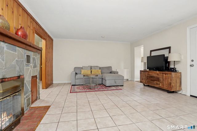 33 Pamlynn Road, Stamford, CT 06905