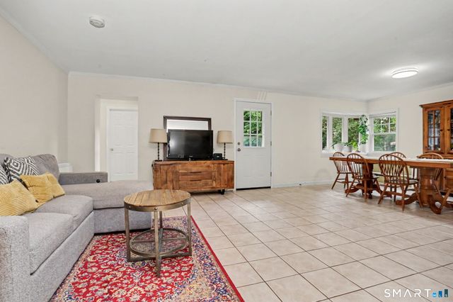 33 Pamlynn Road, Stamford, CT 06905