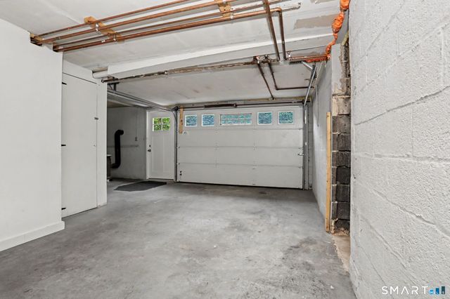 33 Pamlynn Road, Stamford, CT 06905