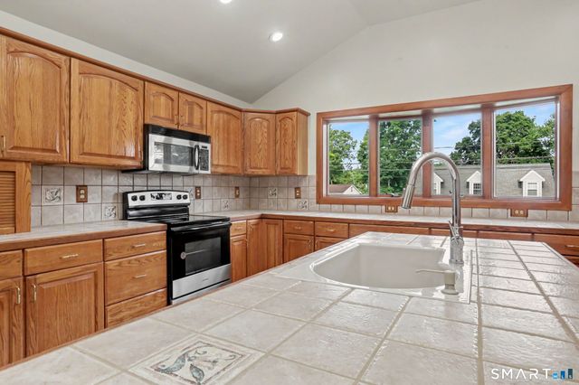 33 Pamlynn Road, Stamford, CT 06905