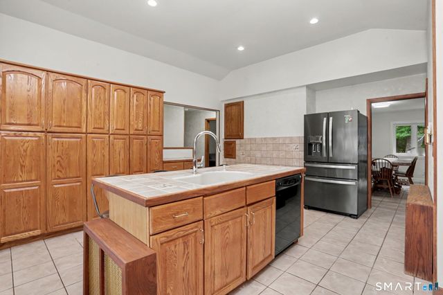 33 Pamlynn Road, Stamford, CT 06905