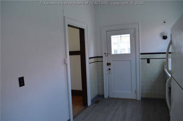 18 Delaware Avenue, Charleston, WV 25302