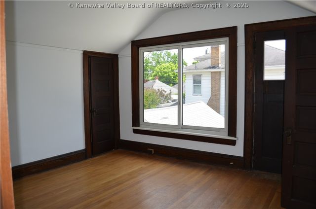 18 Delaware Avenue, Charleston, WV 25302