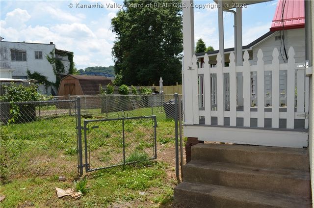 18 Delaware Avenue, Charleston, WV 25302