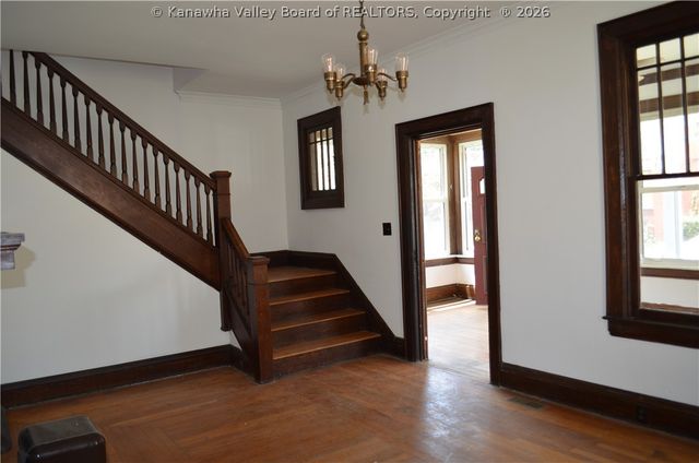 18 Delaware Avenue, Charleston, WV 25302