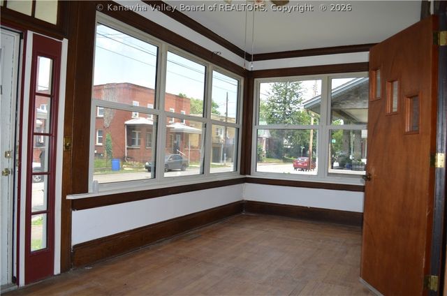 18 Delaware Avenue, Charleston, WV 25302