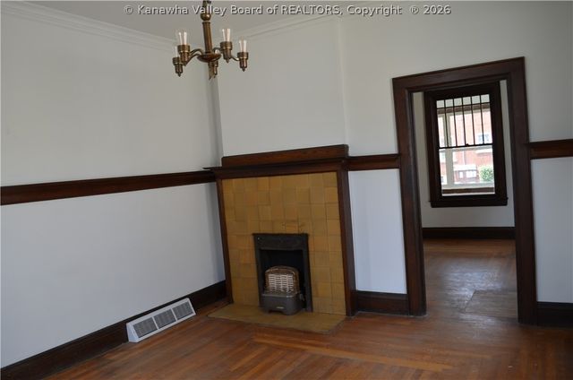 18 Delaware Avenue, Charleston, WV 25302