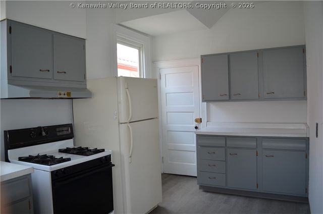 18 Delaware Avenue, Charleston, WV 25302