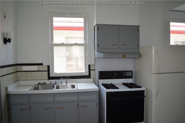 18 Delaware Avenue, Charleston, WV 25302