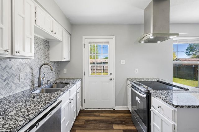 625 Little Lane, Mansfield, TX 76063