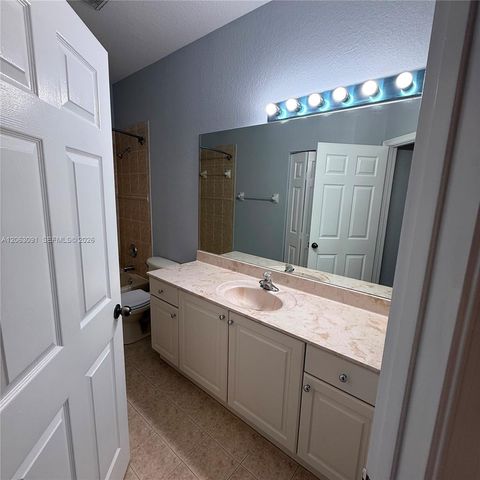 8811 S ISLES CR 8811, Tamarac, FL 33321