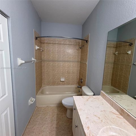8811 S ISLES CR 8811, Tamarac, FL 33321