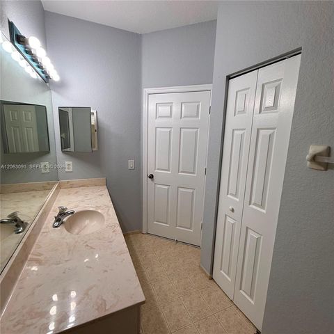 8811 S ISLES CR 8811, Tamarac, FL 33321