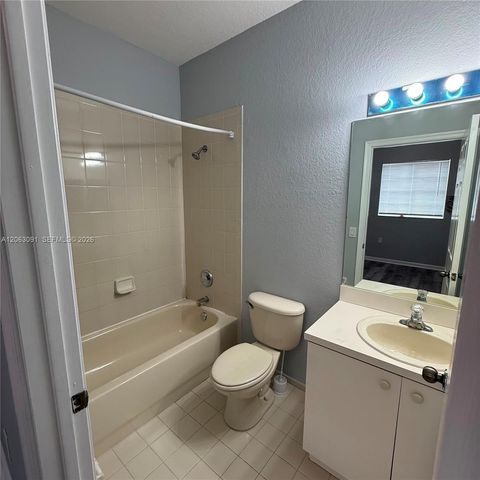 8811 S ISLES CR 8811, Tamarac, FL 33321
