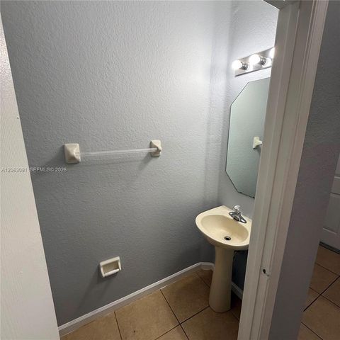8811 S ISLES CR 8811, Tamarac, FL 33321