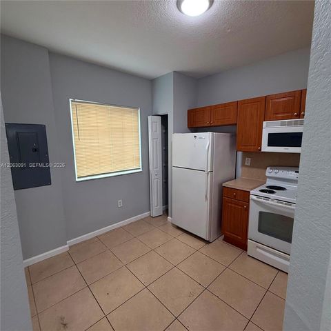 8811 S ISLES CR 8811, Tamarac, FL 33321
