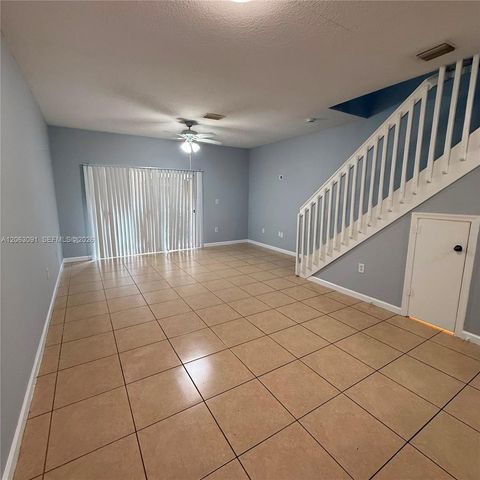 8811 S ISLES CR 8811, Tamarac, FL 33321