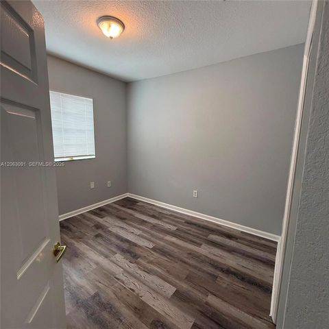 8811 S ISLES CR 8811, Tamarac, FL 33321