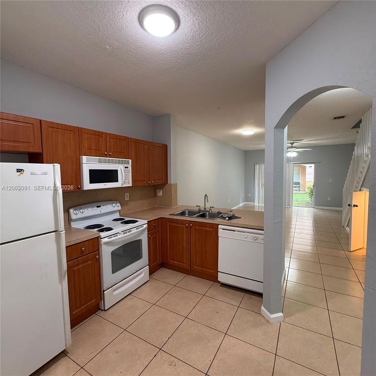 8811 S ISLES CR 8811, Tamarac, FL 33321