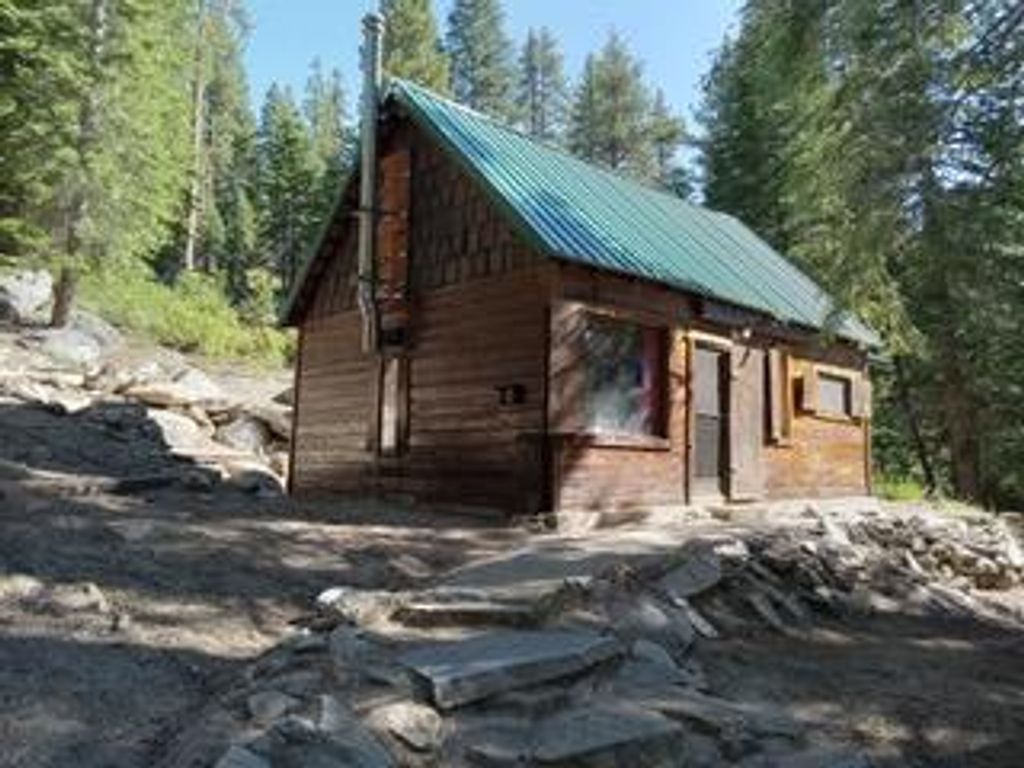 Image 6 of property listing at 0 Hlk135-Cabin @ Heart Meadow, Sequoia National Prk, CA 93262