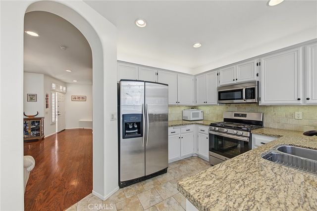 25951 Stafford Canyon Road B, Stevenson Ranch, CA 91381
