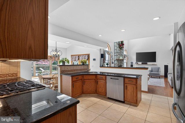 13 BROOKSIDE COURT, Cranbury, NJ 08512