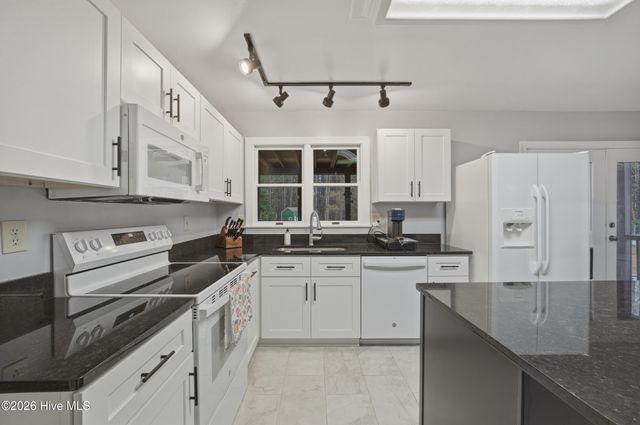 153 N Point Boulevard, Moyock, NC 27958