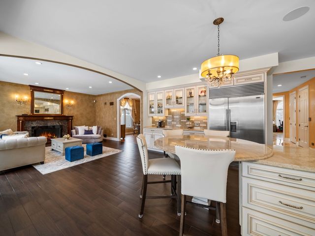 1437 Sunset Ridge Road, Glenview, IL 60025