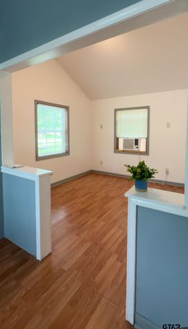410 N Heights Blvd, Omaha, TX 75571