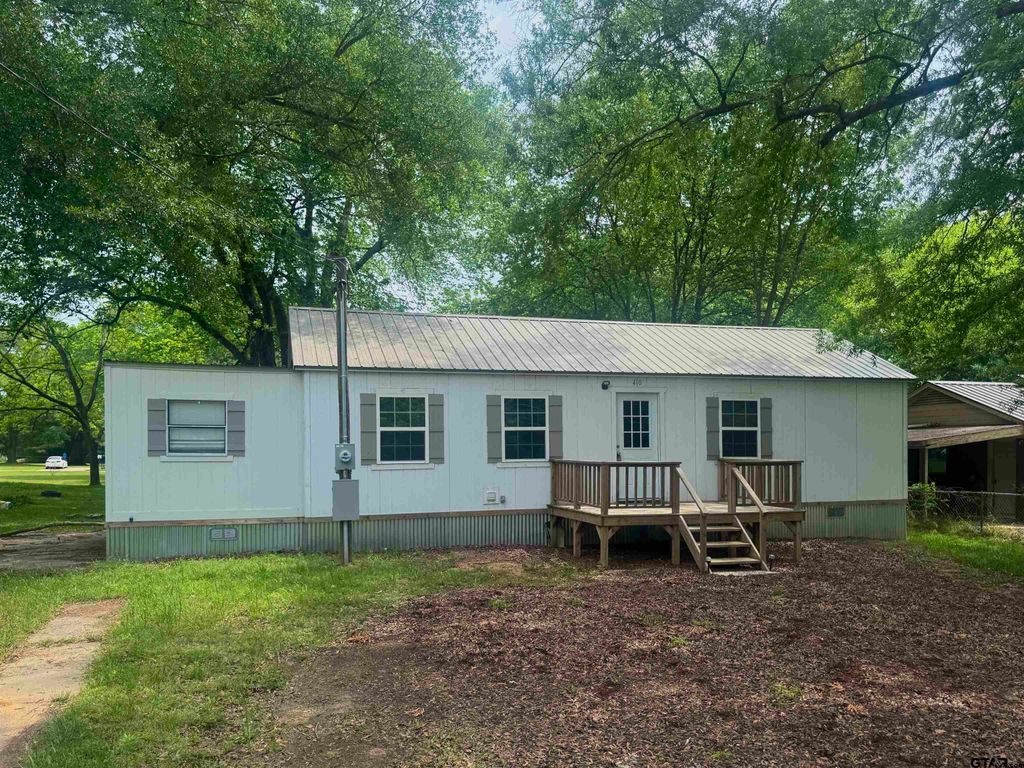 410 N Heights Blvd, Omaha, TX 75571