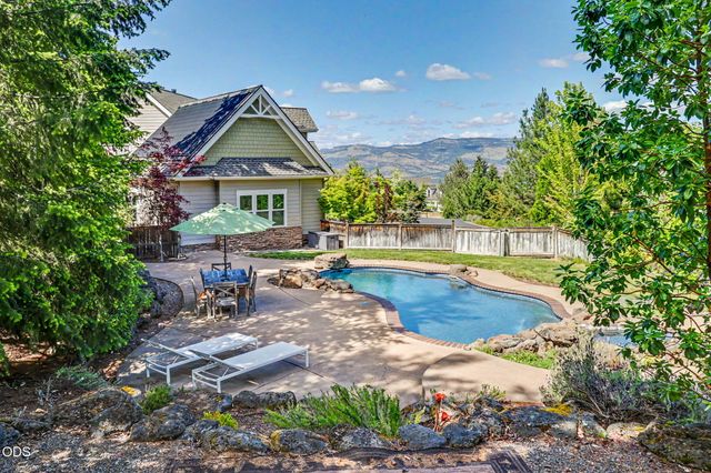 9220 Yank Gulch Road, Talent, OR 97540