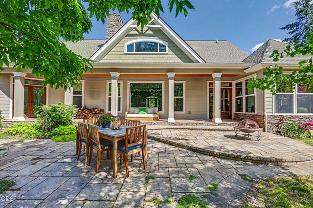 9220 Yank Gulch Road, Talent, OR 97540
