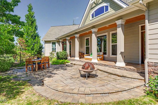9220 Yank Gulch Road, Talent, OR 97540