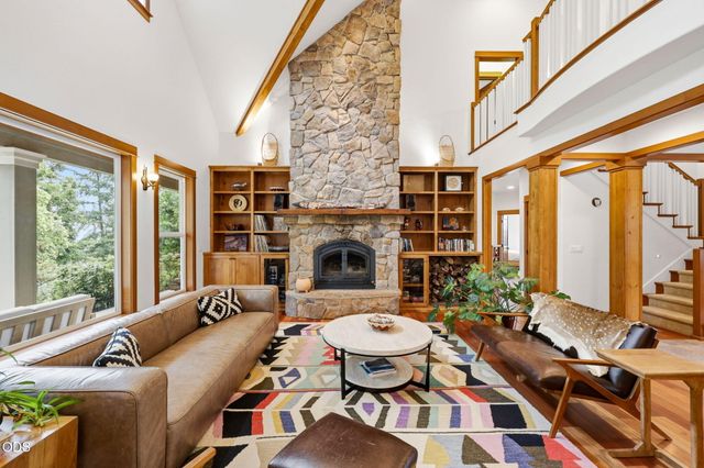 9220 Yank Gulch Road, Talent, OR 97540