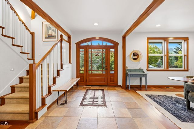 9220 Yank Gulch Road, Talent, OR 97540
