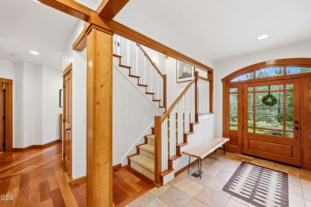 9220 Yank Gulch Road, Talent, OR 97540