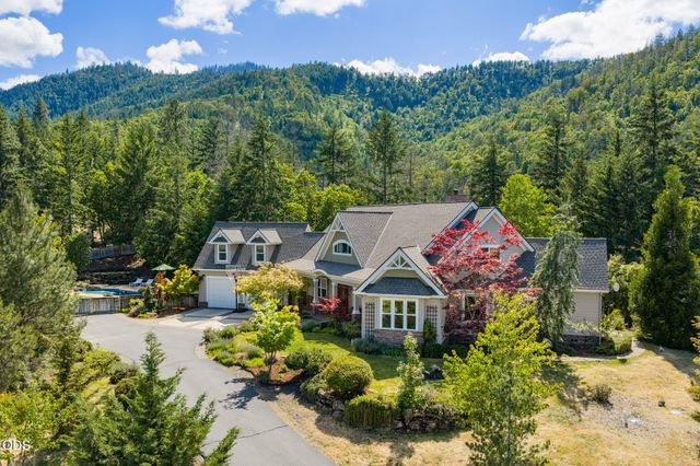 9220 Yank Gulch Road, Talent, OR 97540