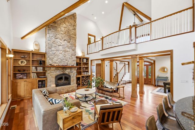 9220 Yank Gulch Road, Talent, OR 97540