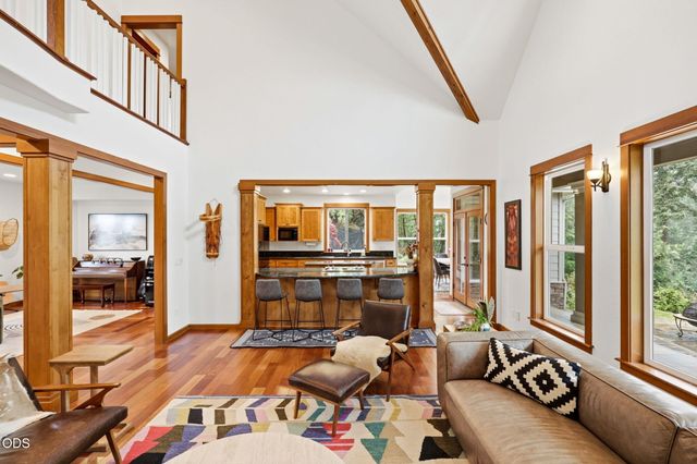 9220 Yank Gulch Road, Talent, OR 97540