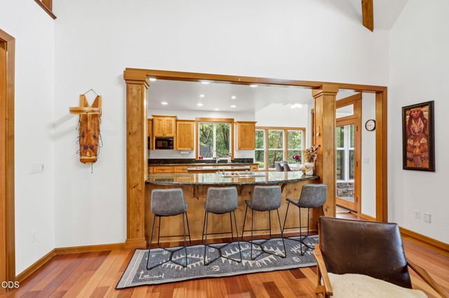 9220 Yank Gulch Road, Talent, OR 97540