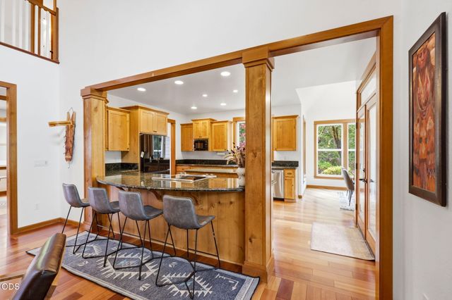 9220 Yank Gulch Road, Talent, OR 97540