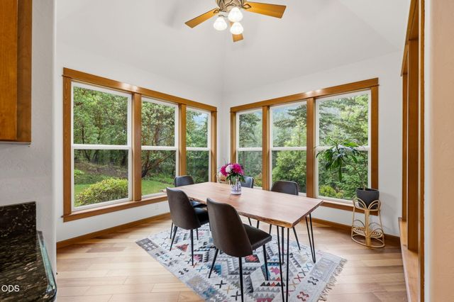 9220 Yank Gulch Road, Talent, OR 97540