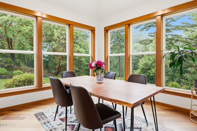 9220 Yank Gulch Road, Talent, OR 97540
