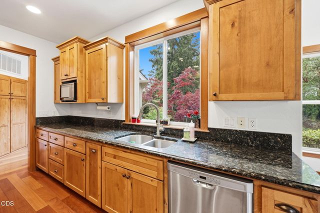 9220 Yank Gulch Road, Talent, OR 97540