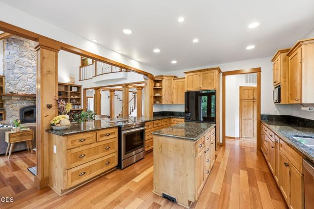 9220 Yank Gulch Road, Talent, OR 97540