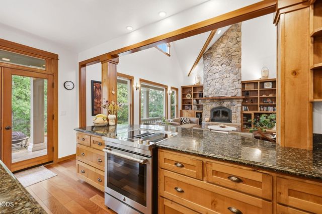 9220 Yank Gulch Road, Talent, OR 97540