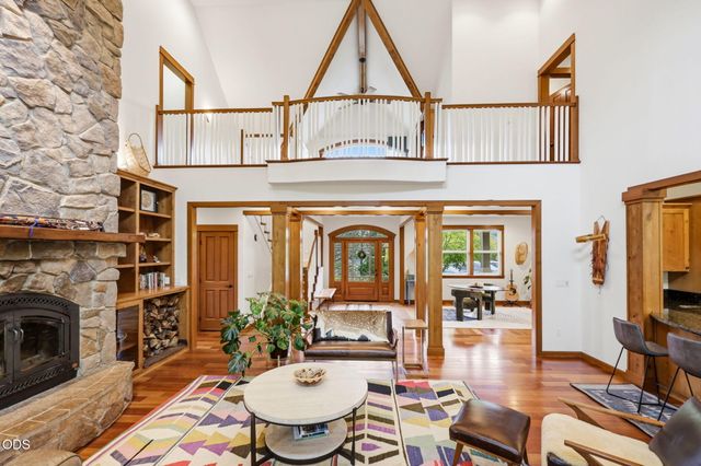 9220 Yank Gulch Road, Talent, OR 97540